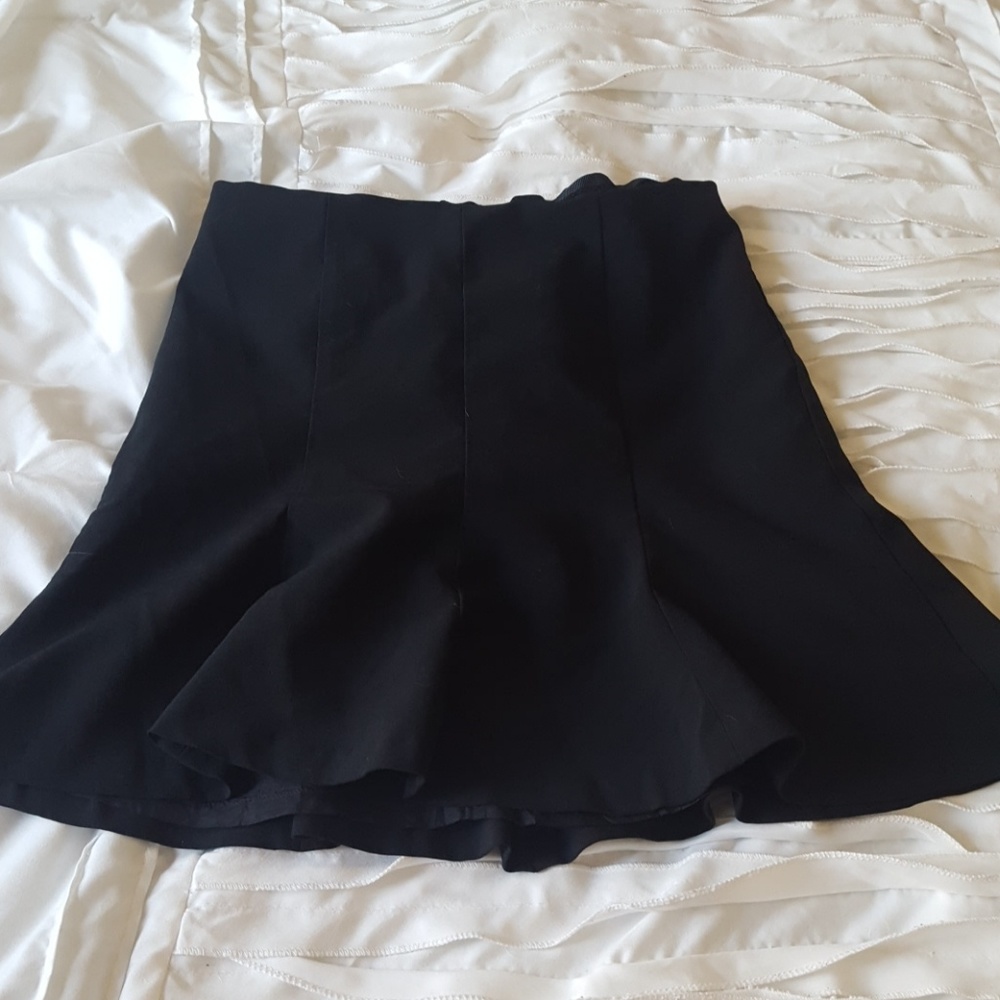 Pleated black skirt